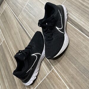 Nike Black and White Running Shoes